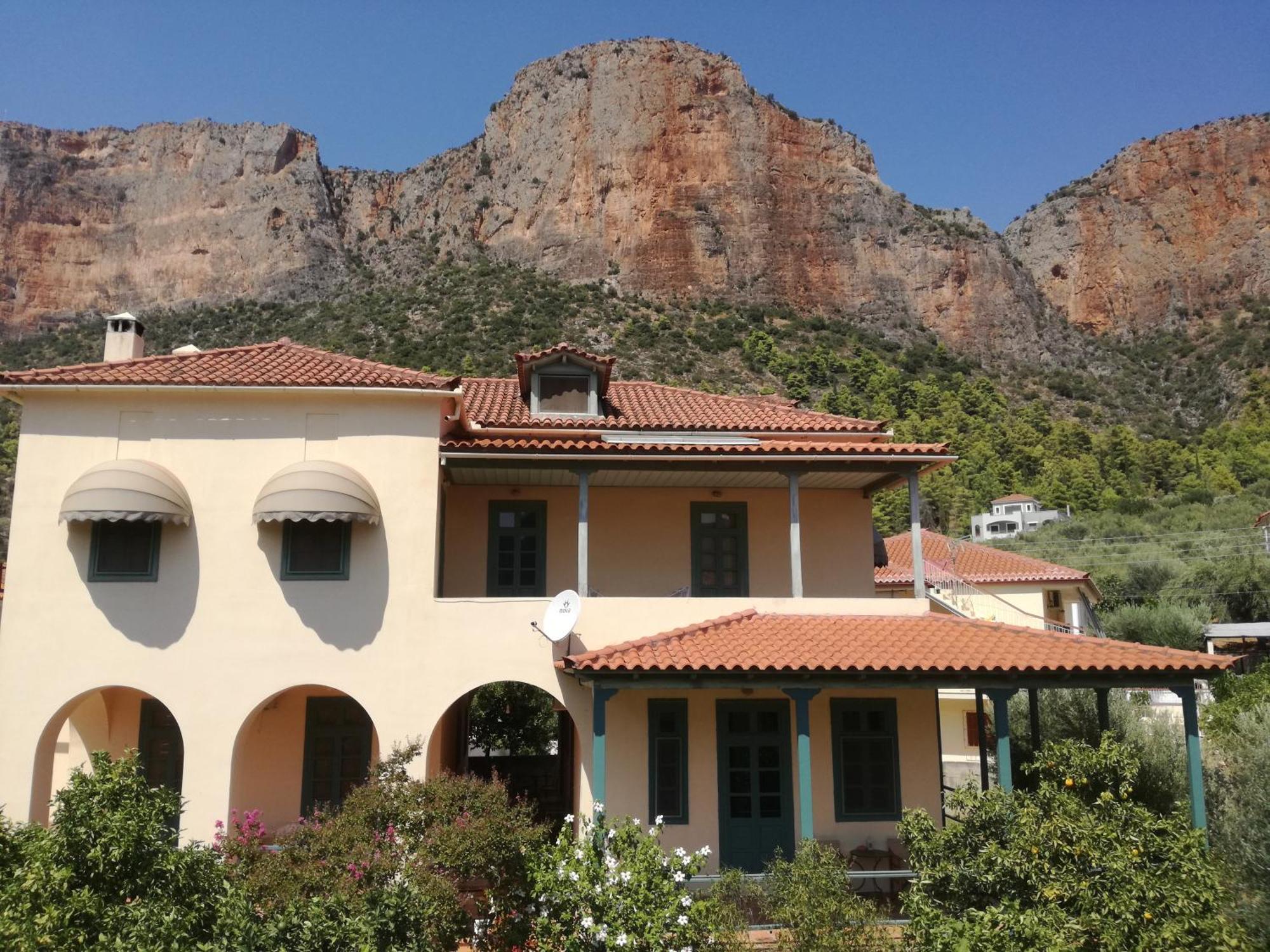 The Valkyries 1 Apartment Leonídion Exterior photo